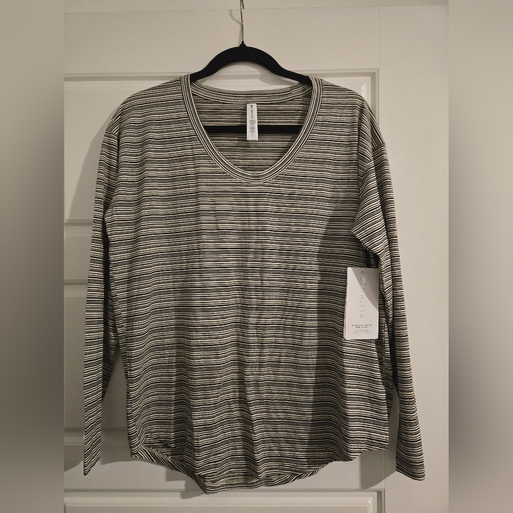 athleta cloudlight stratus tee long sleeve Medium NWT